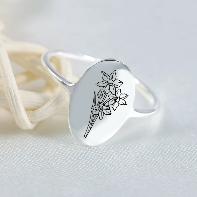 Birth Flower Engraved Oval Ring